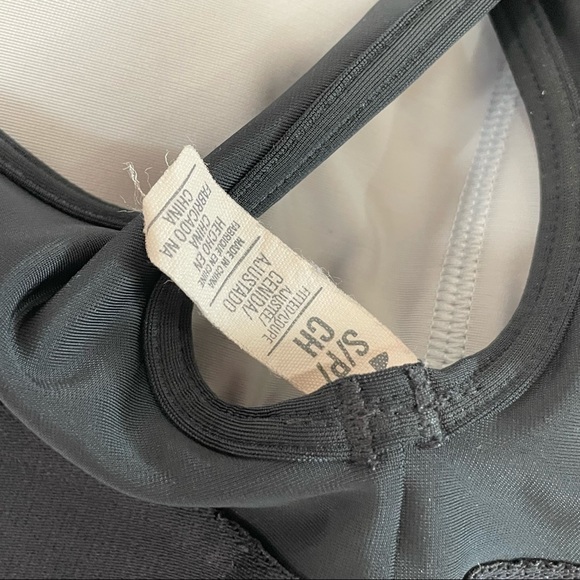 Under Armour Sport Bra Size S Black Gray Removable Pads Fitted - Picture 5 of 5